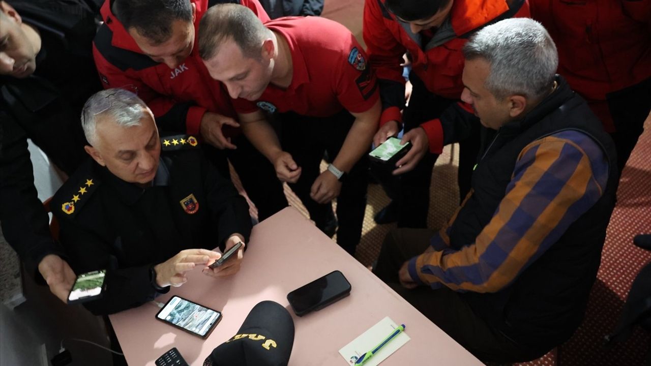 Rize Valisi Baydaş, Düşen Özel Jete Ulaşmak İçin Arama Kurtarma Çalışmalarını Koordine Ediyor