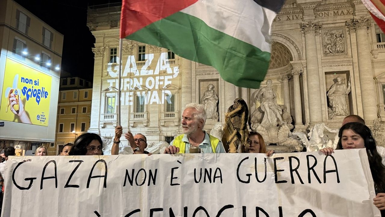 Roma'da Trevi Çeşmesi, Gazze İçin Işıklarını Söndürdü