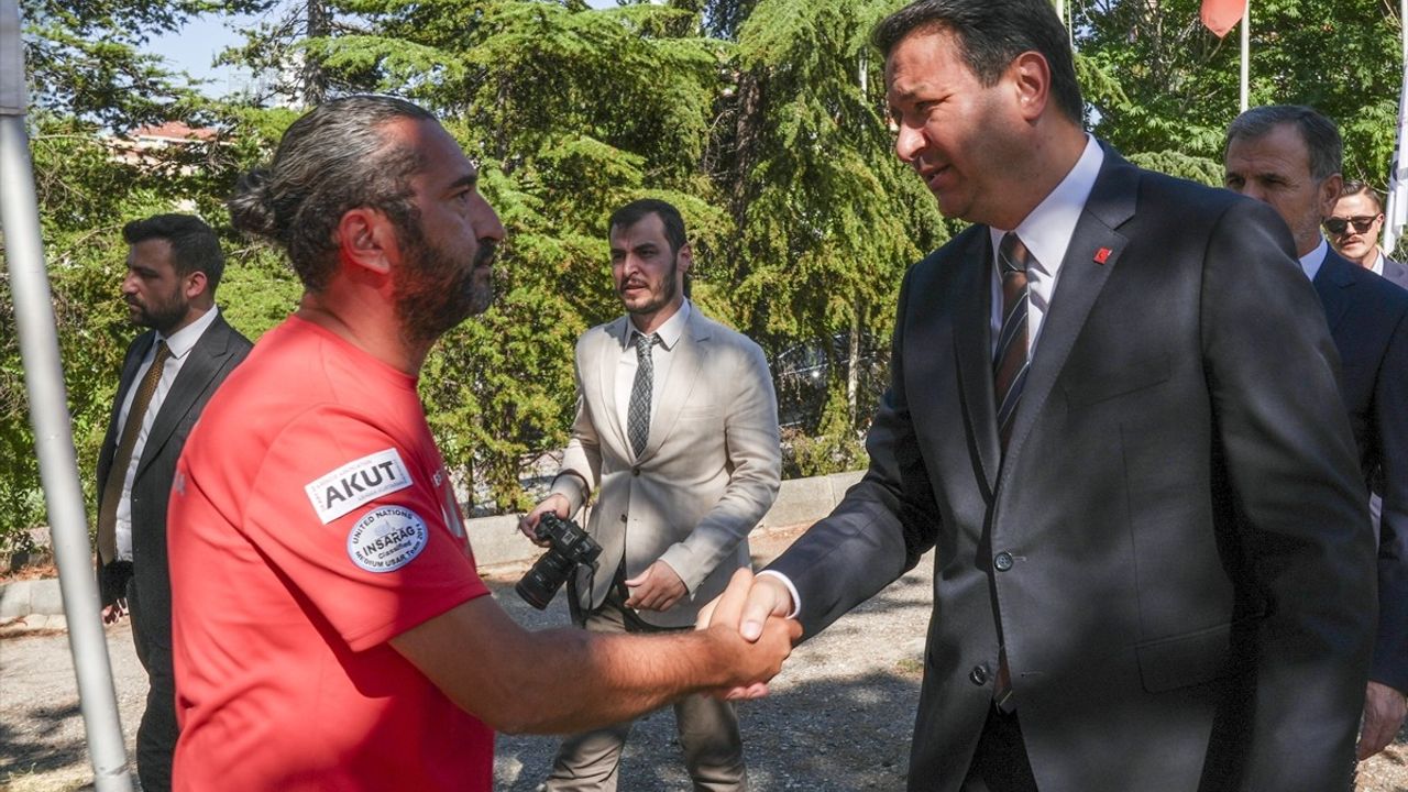 Saadet Partisi Genel Başkanı Mahmut Arıkan, AKUT'a taziye ziyaretinde bulundu