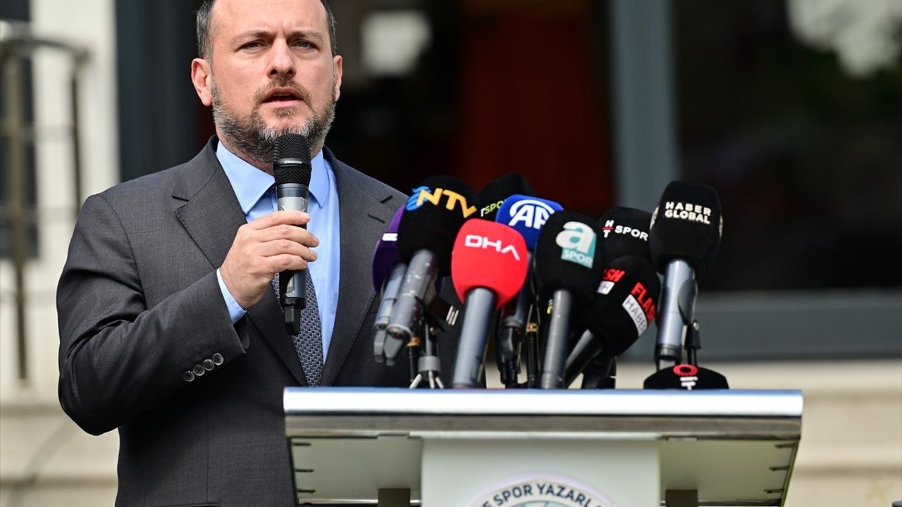 Sabri Ugan İçin TSYD'de Anma Töreni Düzenlendi