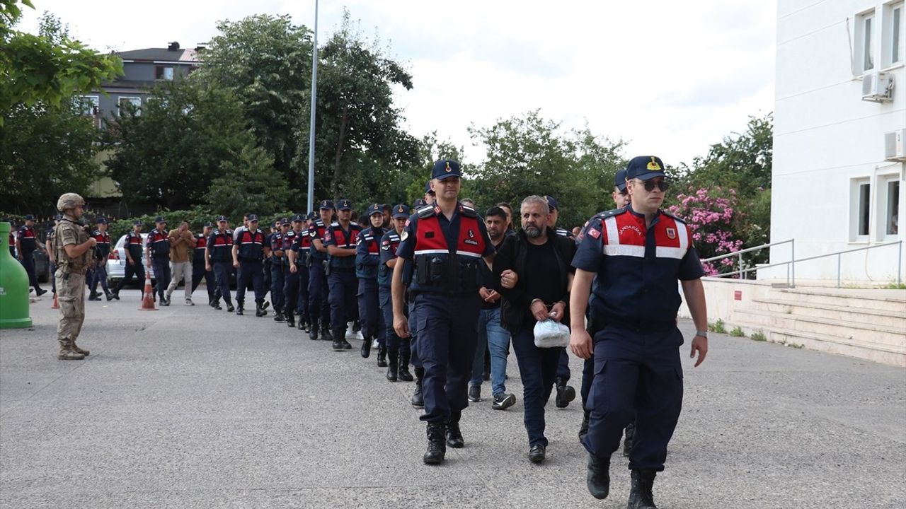 Sakarya'da Araç Dolandırıcılığı Operasyonunda 6 Şüpheli Tutuklandı