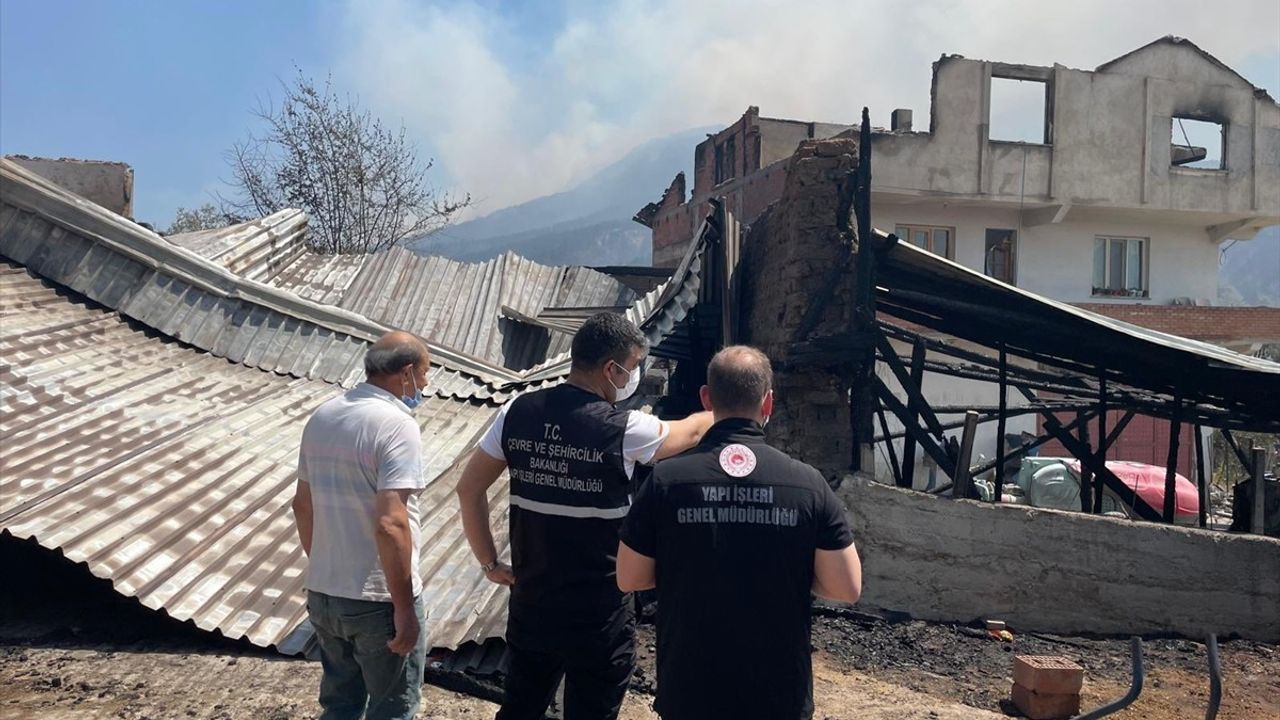 Sakarya'daki Orman Yangını: 12 Bağımsız Bölüm Yıkık veya Ağır Hasarlı