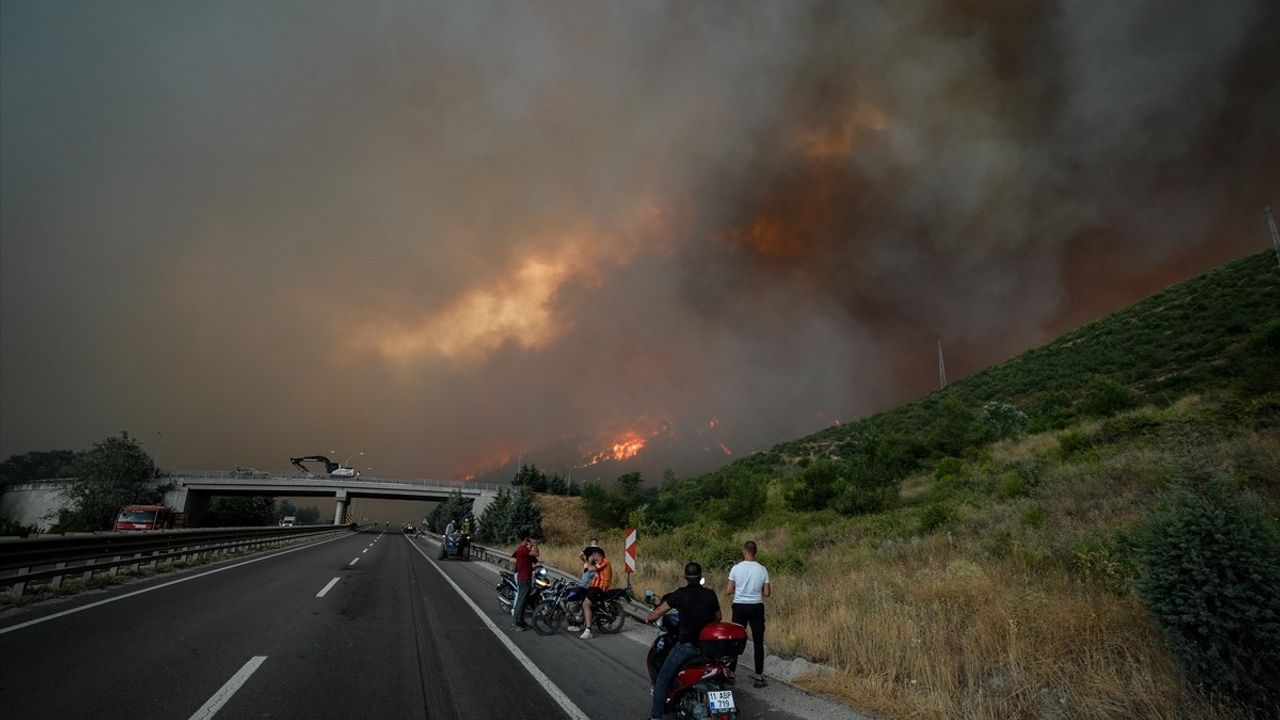 Sakarya'dan Bilecik'e Sıçrayan Orman Yangınında 3. Gün: Ciciler Köyü Tahliye Ediliyor