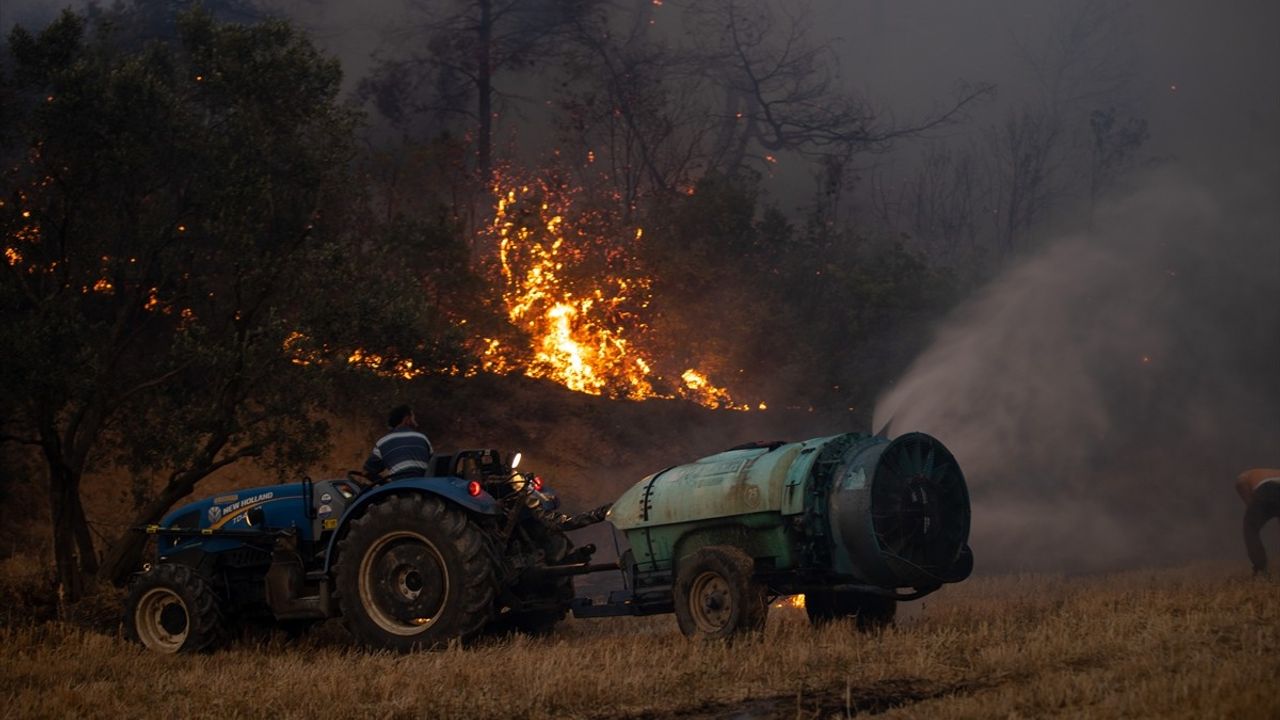 Sakarya'nın Geyve İlçesinde Çıkan Orman Yangınına Müdahale Devam Ediyor