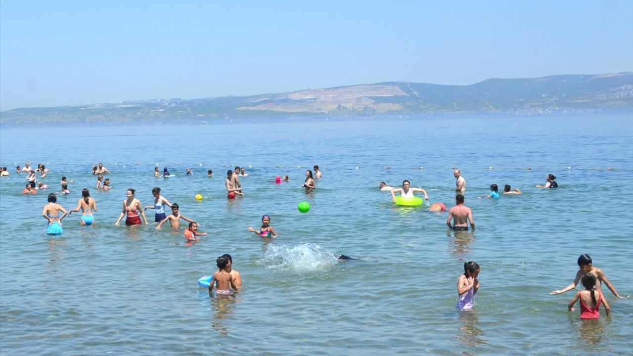Sakarya ve Kocaeli'de Vatandaşlar Sıcak Havalardan Kaçış Yollarını Arıyor