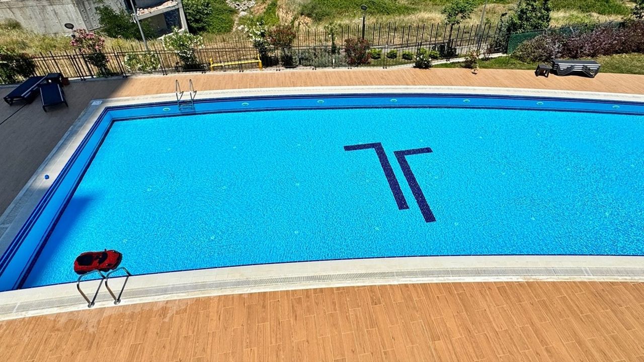 Samsun'da Akülü Arabasıyla Havuzda Boğulma Tehlikesi Geçiren Çocuk Hastaneye Kaldırıldı