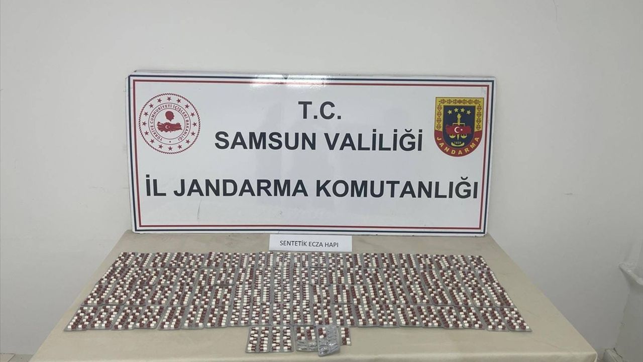 Samsun'da Düzenlenen Uyuşturucu Operasyonunda 1220 Sentetik Ecza Hapı Ele Geçirildi