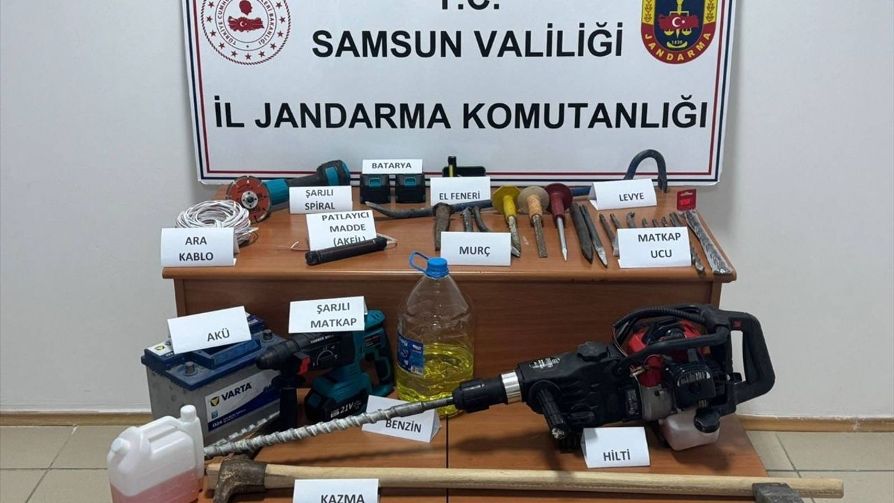 Samsun'da İzinsiz Kazı Yapan 3 Kişi Suçüstü Yakalandı