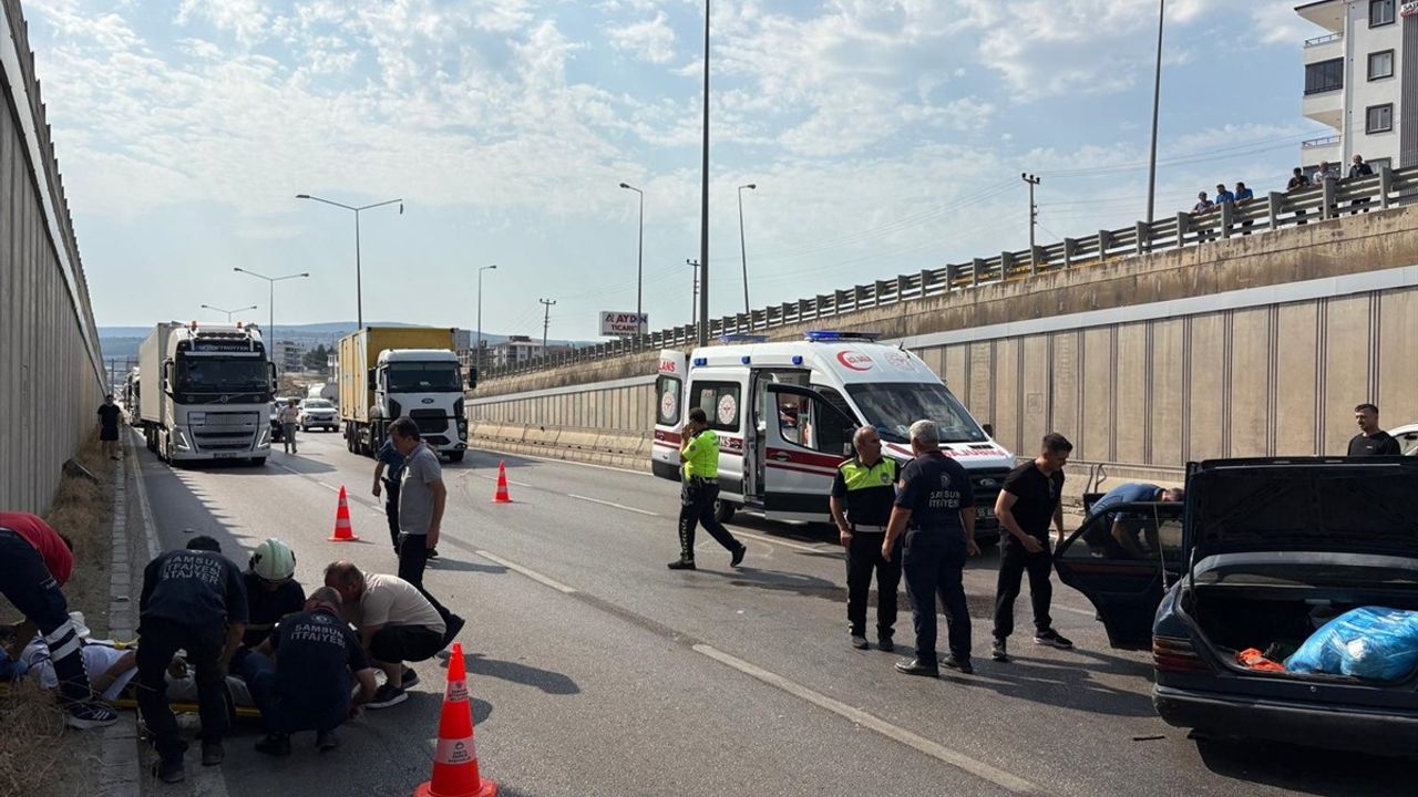 Samsun'da Otomobil ve Kamyon Çarpıştı: 5 Yaralı