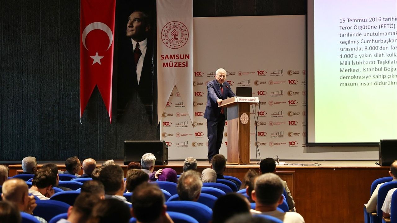 Samsun'da 'Tarihi Süreç Açısından 15 Temmuz' Paneli Düzenlendi