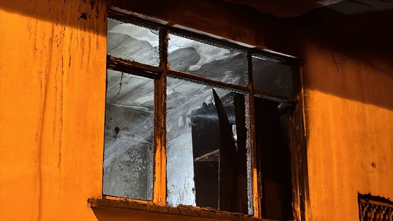 Samsun'da Üç Kişinin Dumandan Etkilendiği Yangın Çıktı