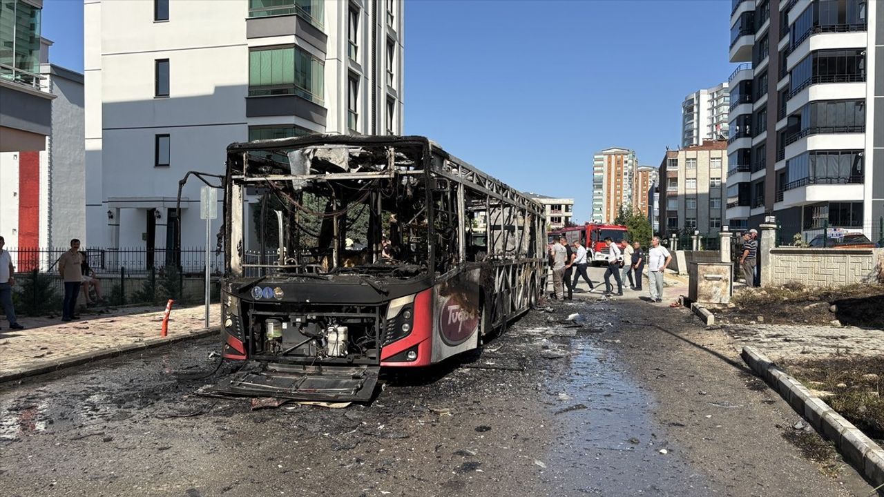Samsun'da Yolcu Otobüsünde Yangın Çıktı, Olay Kontrol Altına Alındı