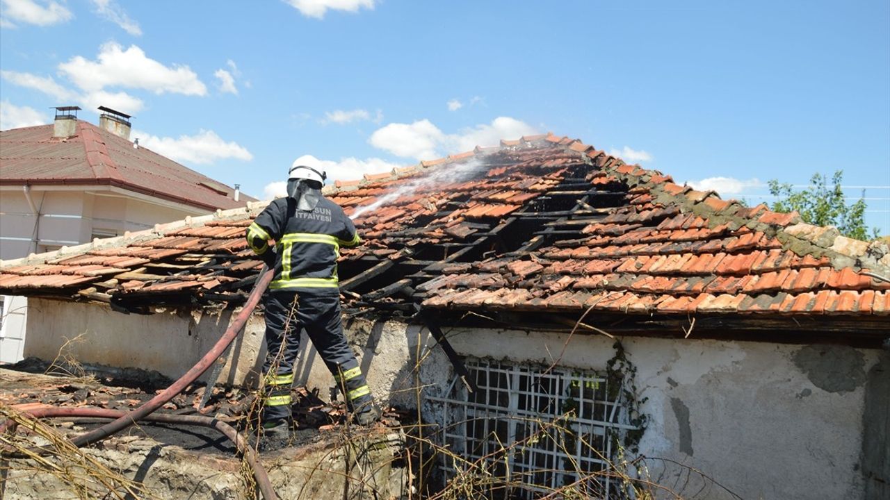 Samsun Havza'da Anız Yangını Evde Hasara Yol Açtı