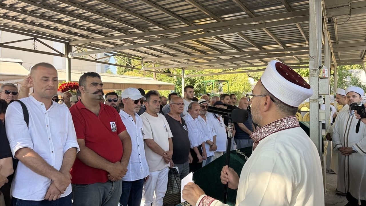 Sanatçı Rüçhan Çamay Son Yolculuğuna Uğurlandı