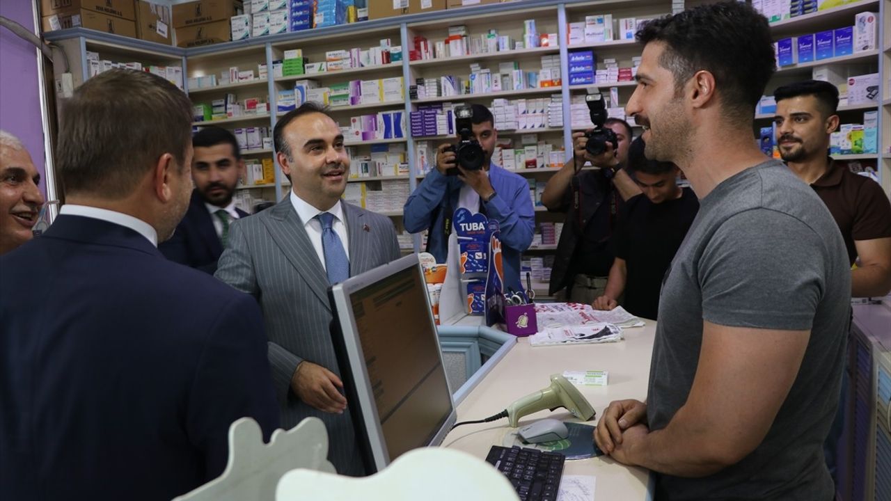 Sanayi ve Teknoloji Bakanı Kacır, Siirt'te Esnaf ve İş Dünyasıyla Bir Araya Geldi