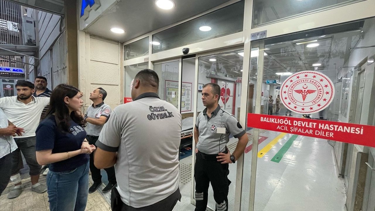 Şanlıurfa Hastanesinde Bıçaklı Saldırı: Başhekim Yardımcısı ve Güvenlik Görevlisi Yaralandı