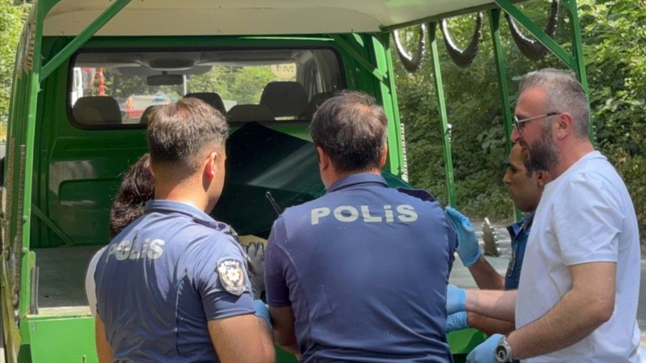 Sarıyer'de Ormanlık Alanda Erkek Cesedi Bulundu