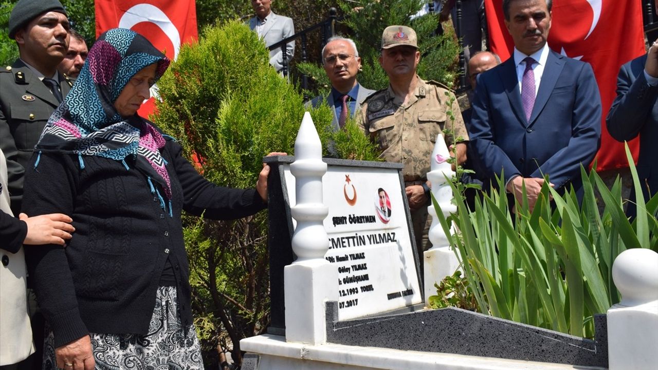 Şehit Öğretmen Necmettin Yılmaz, Kabri Başında Anıldı