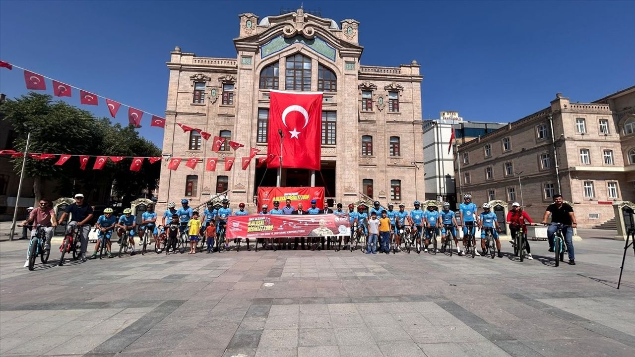 Şehit Ömer Halisdemir Bisiklet Turu Katılımcıları Aksaray'a Ulaştı