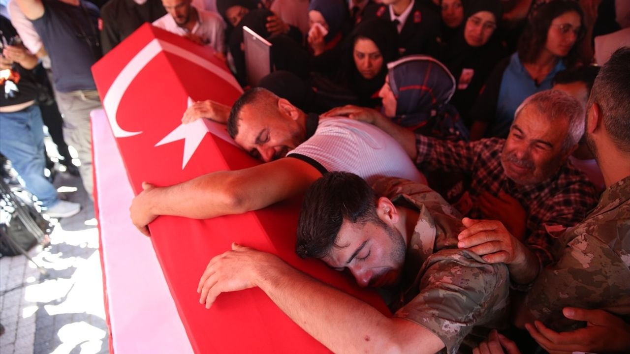 Şehit Piyade Sözleşmeli Er Ahmet Kuşak, Balıkesir'de Son Yolculuğuna Uğurlandı