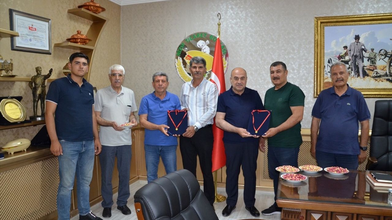 Sezonun İlk Antep Fıstığı Mahsulü Altınla Ödüllendirildi