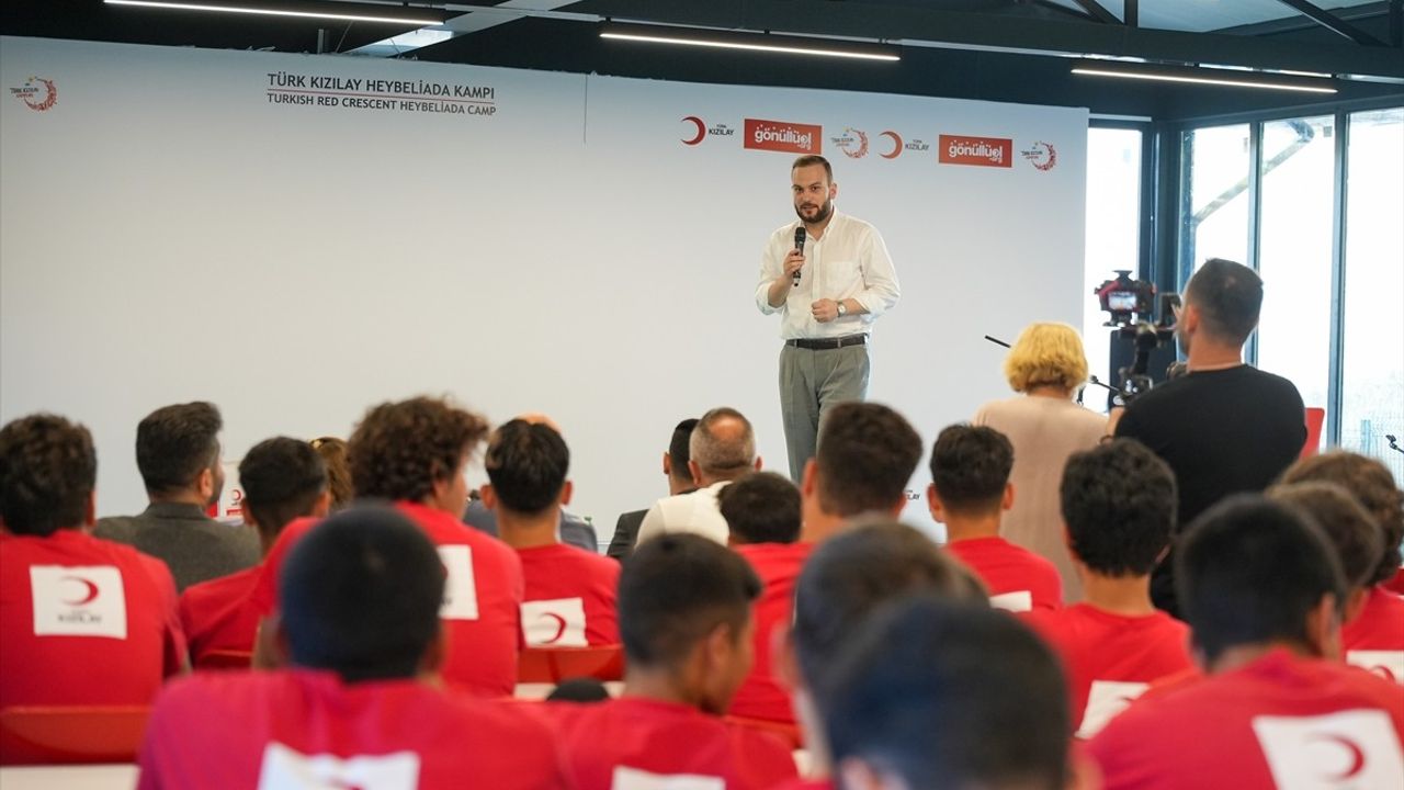 Sıfır Atık Vakfı Başkanı Samed Ağırbaş, İklim Dostu Kampı'nda Gençlerle Buluştu