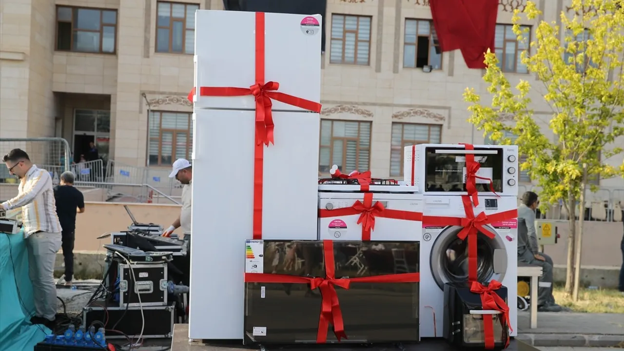 Siirt'te 40 Çift İçin Toplu Düğün Töreni Düzenlendi