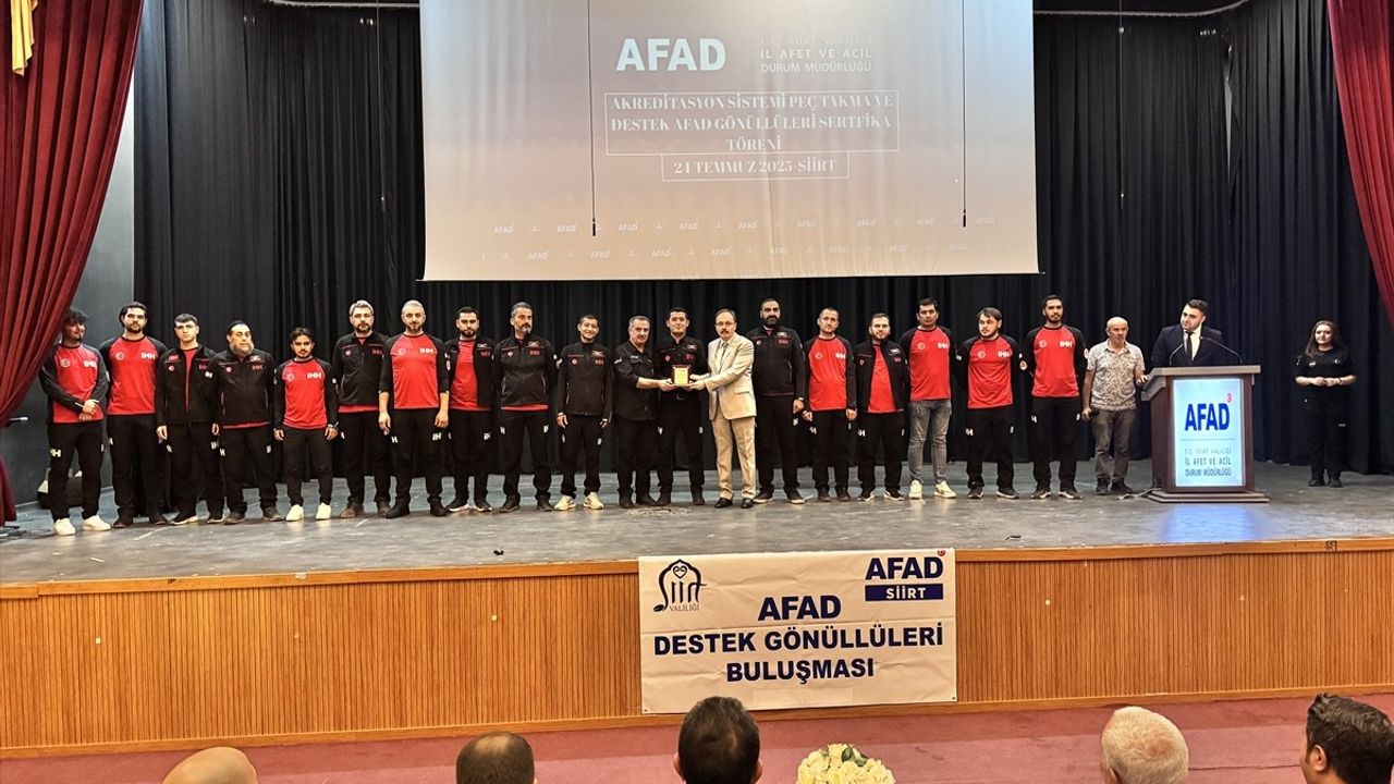 Siirt'te AFAD Destek Gönüllüleri Kimlik Kartı Dağıtım Töreni Düzenlendi