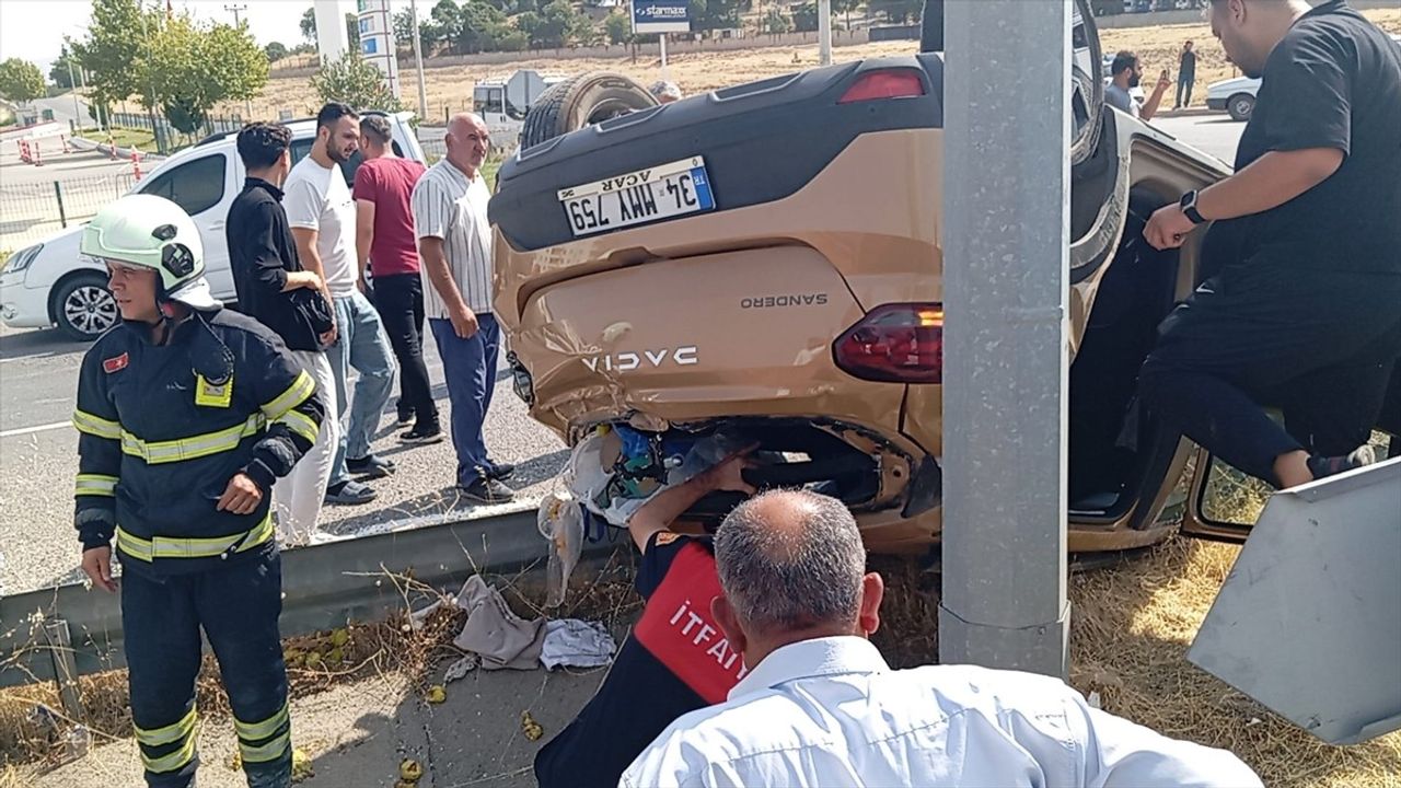Siirt'te Pikap ile Otomobil Çarpıştı, 2 Yaralı