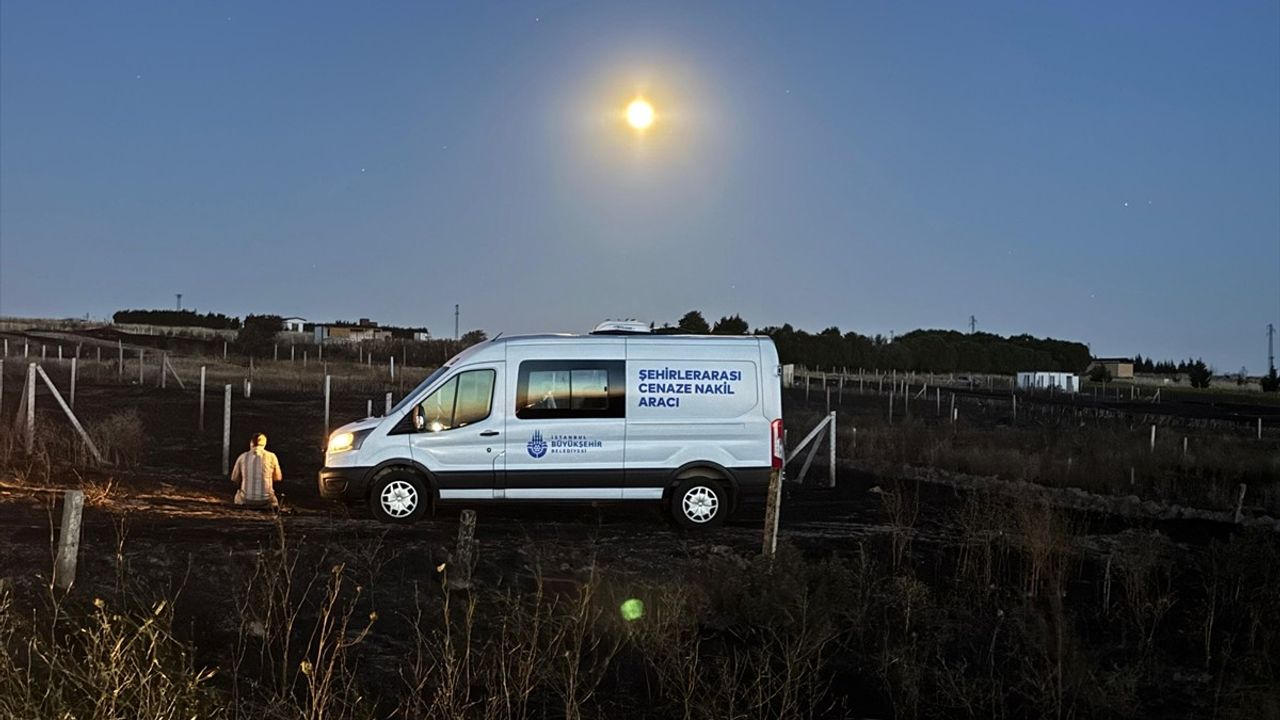 Silivri'de Otluk Alanda Yangın Söndürüldü, Bir İtfaiye Eri Yaralandı