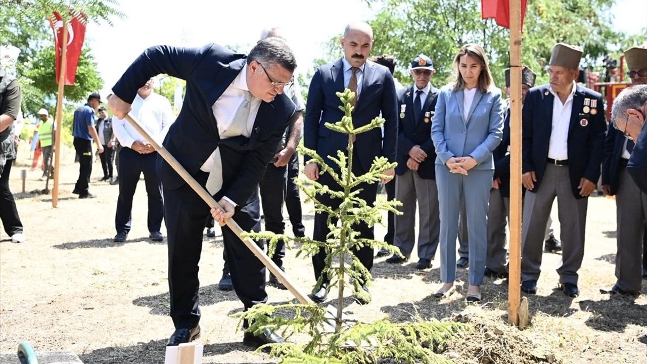 Sinop'ta 15 Temmuz Şehidi Ömer Can Açıkgöz İçin Fidan Bakımı Yapıldı