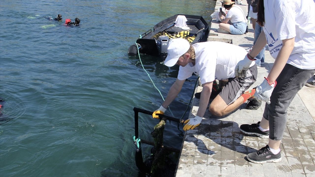 Sinop'ta Deniz Dibi Temizliği: Atıklar Karaya Çıkarıldı