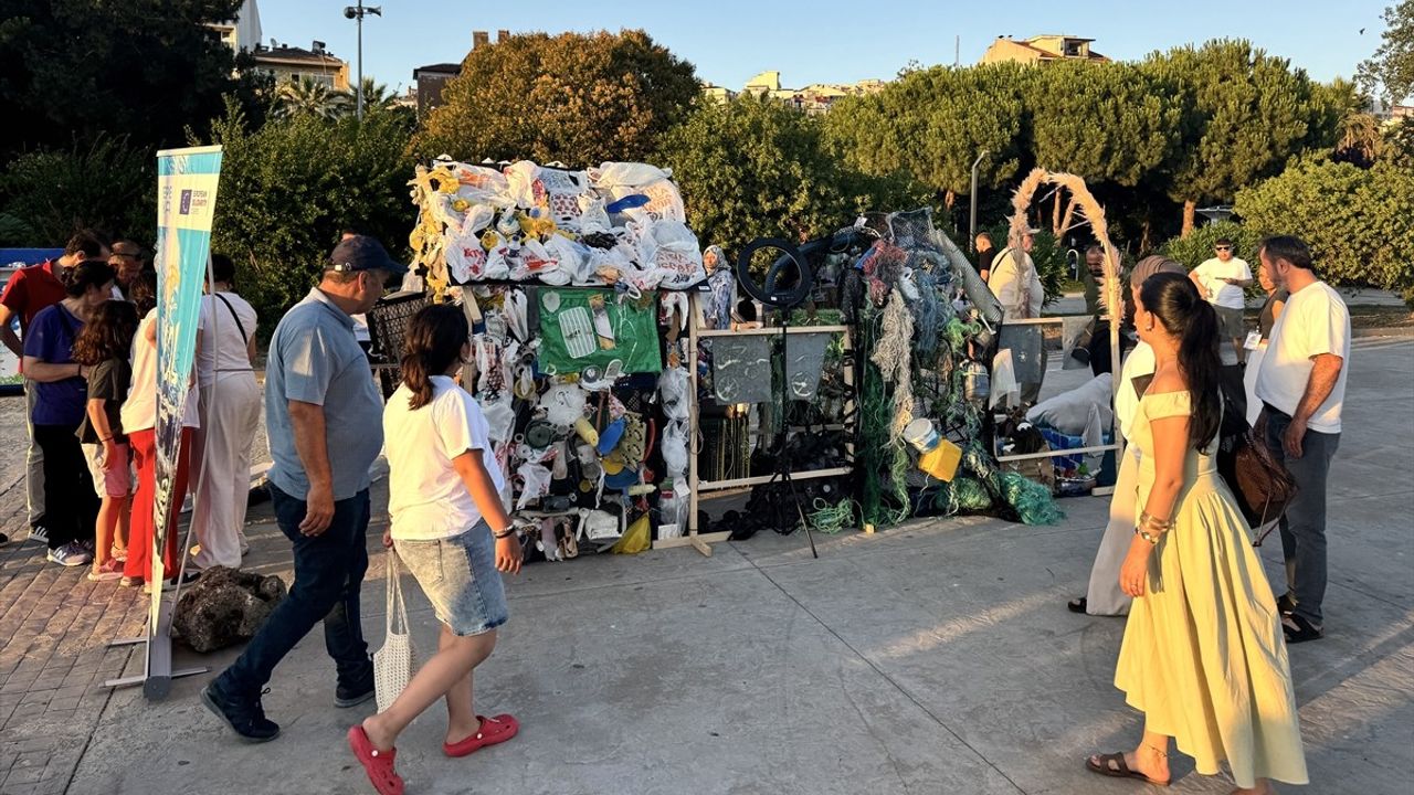 Sinop'ta Deniz ve Sahillerden 9 Ton Çöp Toplandı