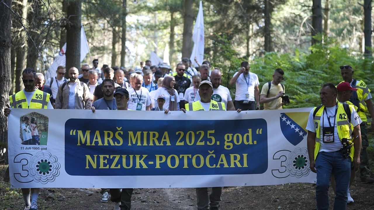 Srebrenitsa Soykırımı Kurbanları Anısına Barış Yürüyüşü Başladı