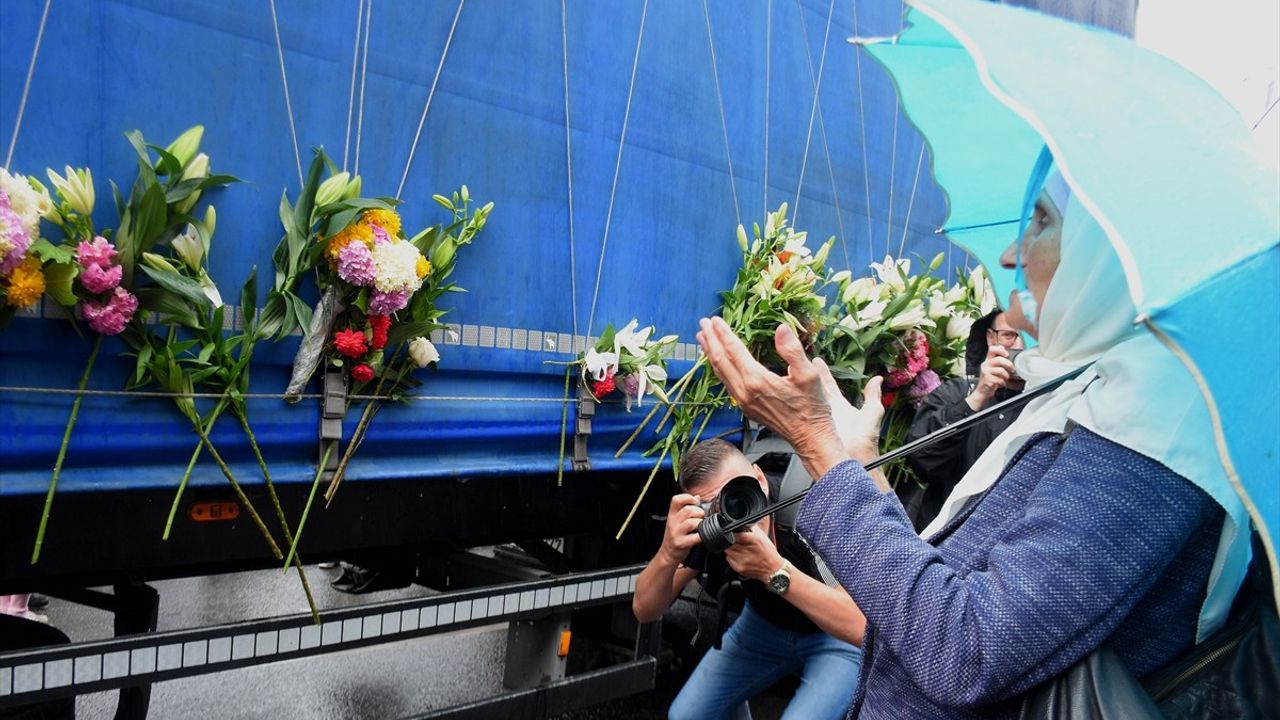 Srebrenitsa Soykırımı Kurbanlarının Cenazeleri, Saraybosna'dan Potoçari Anıt Mezarlığı'na Uğurlandı