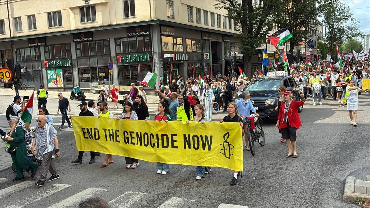 Stockholm'de Gazze Saldırılarına Karşı Protesto Gerçekleşti
