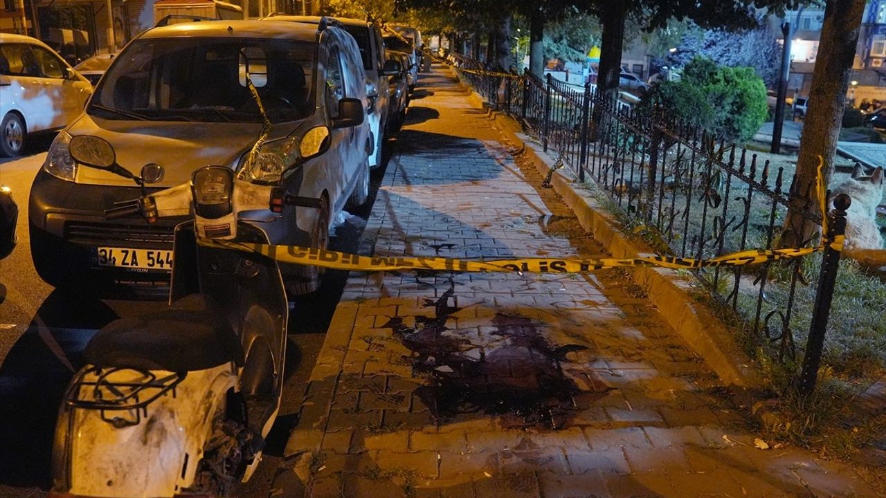 Sultangazi'de Bıçaklı Saldırı: 21 Yaşındaki Genç Hayatını Kaybetti