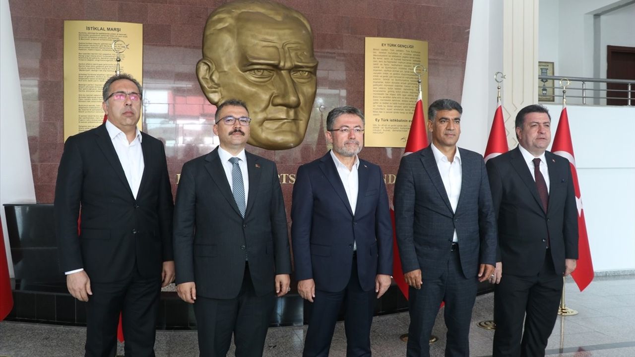 Tarım ve Orman Bakanı İbrahim Yumaklı, Iğdır Valiliği ve AK Parti İl Başkanlığını Ziyaret Etti