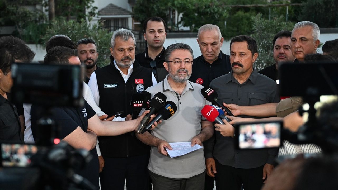 Tarım ve Orman Bakanı Yumaklı, Hatay'daki Orman Yangınlarına İlişkin Bilgi Verdi