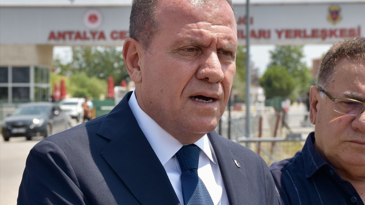 TBB Başkan Vekili Vahap Seçer, Muhittin Böcek'i Cezaevinde Ziyaret Etti