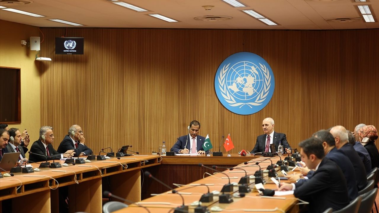 TBMM Başkanı Numan Kurtulmuş, Pakistan Ulusal Meclis Başkanı ile Görüştü