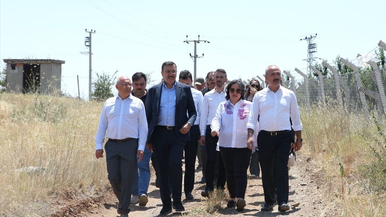 TBMM Zirai Don Olayı Araştırma Komisyonu Eskişehir'deki Kiraz Bahçelerini İnceledi
