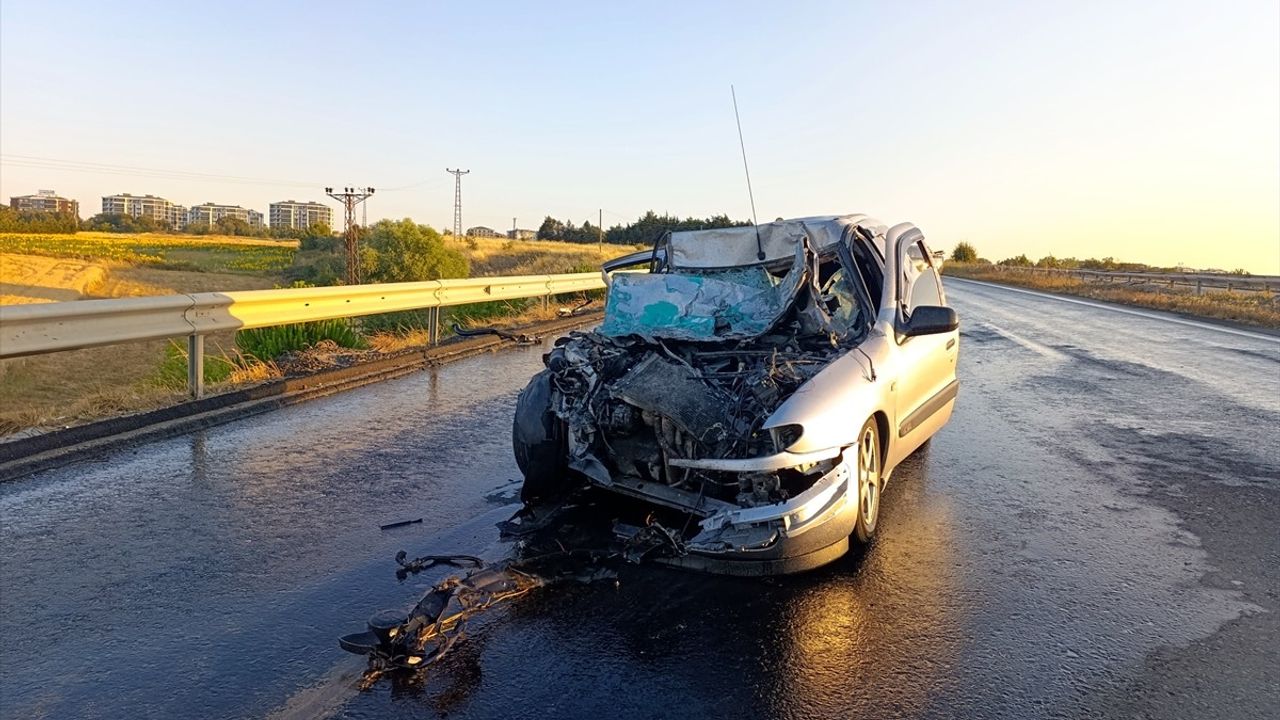 Tekirdağ'da Arkadan Çarpma Trafik Kazası: Bir Genç Hayatını Kaybetti