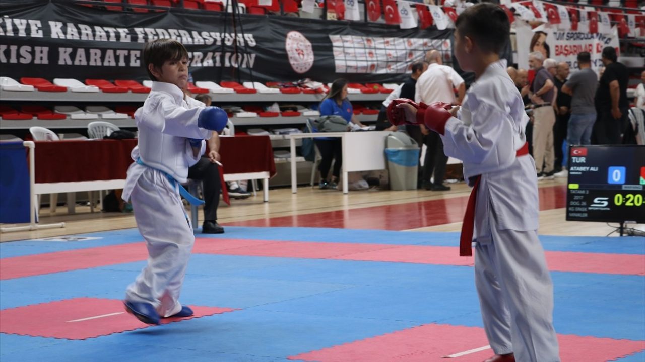 Tekirdağ'da Asya Önel Türkiye Minikler Karate Şampiyonası Sona Erdi