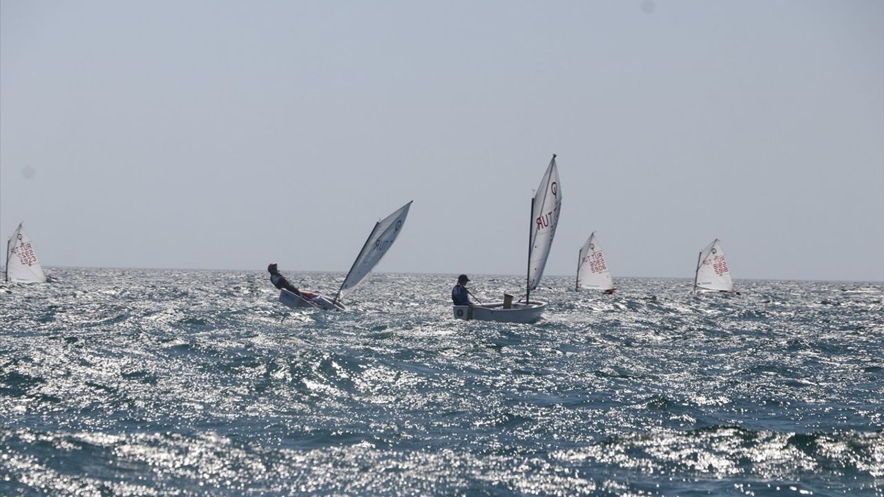 Tekirdağ'da 'Demokrasi ve Milli Birlik Yelken Yarışları' Start Aldı