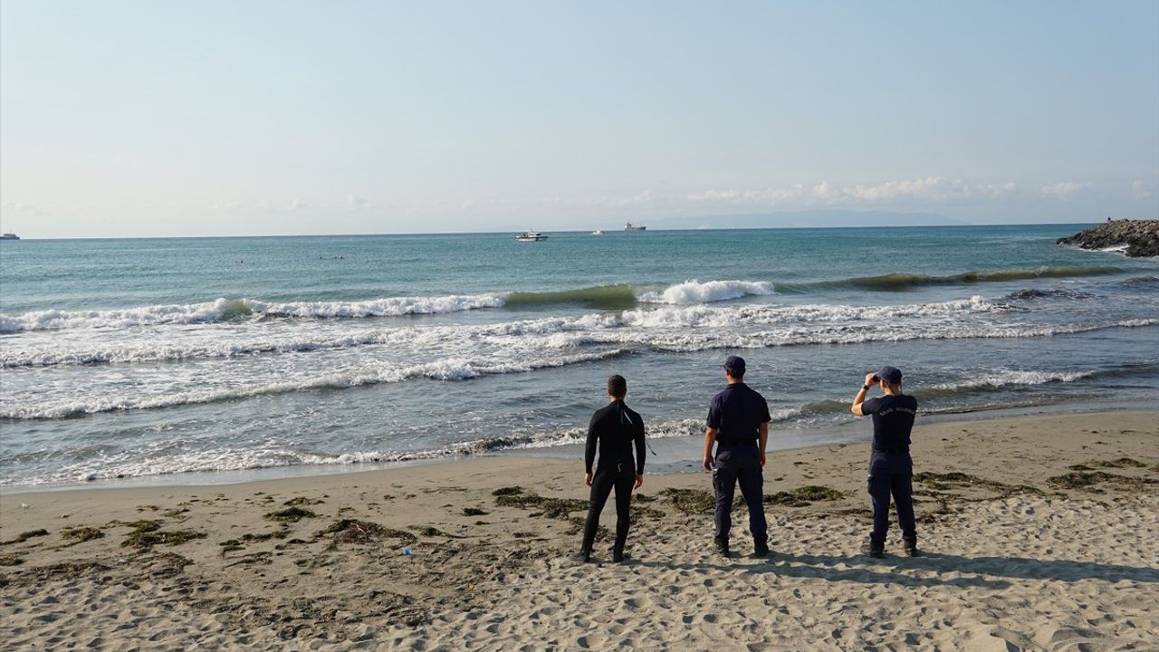 Tekirdağ'da Denizde Kaybolan 14 Yaşındaki Çocuğun Arama Çalışmaları Devam Ediyor