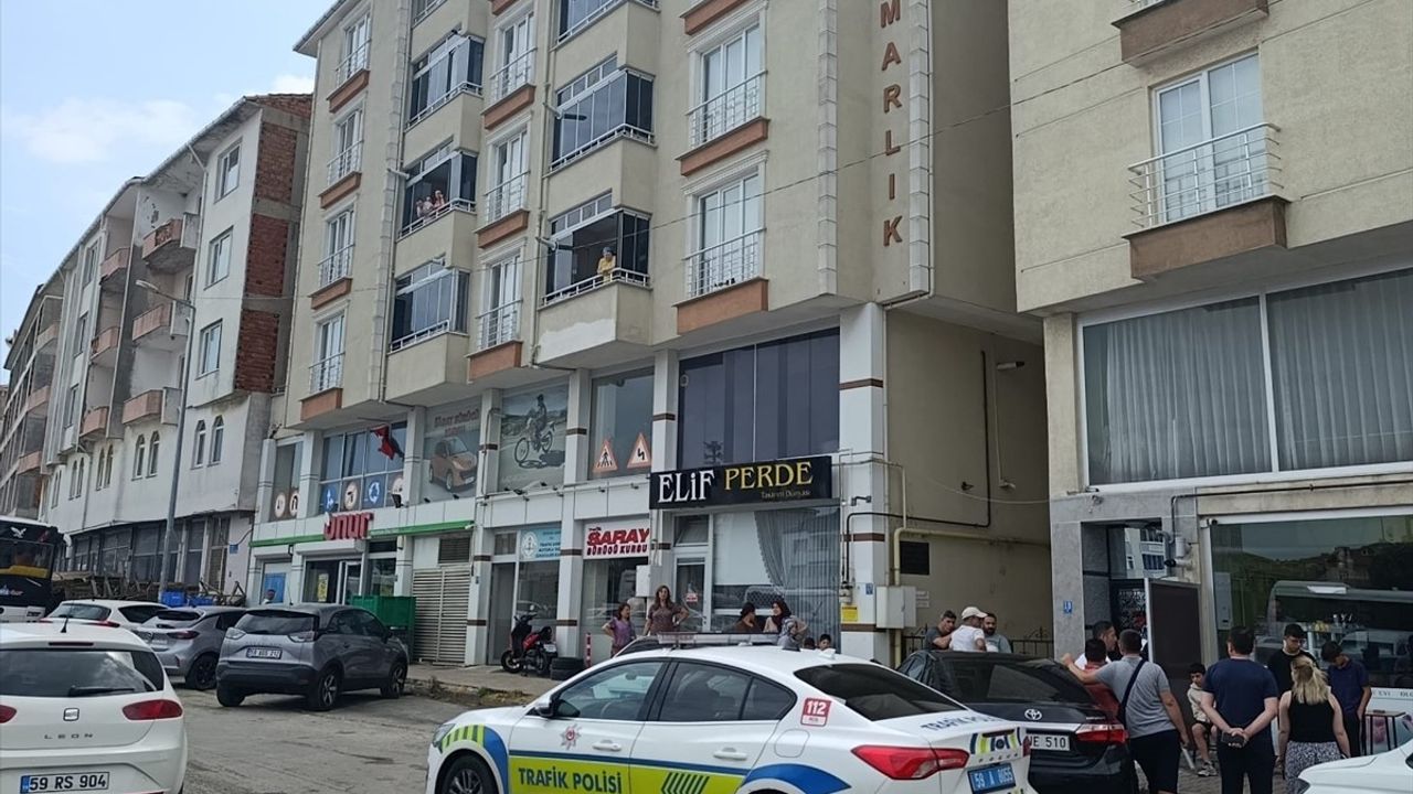 Tekirdağ'da Eşi Tarafından Bıçaklanan Kadın Hastaneye Kaldırıldı