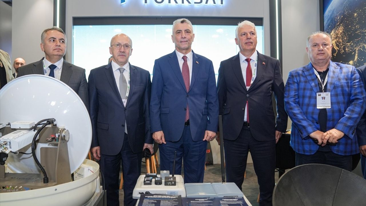 Ticaret Bakanı Ömer Bolat, IDEF 2025'te Savunma Sanayi İhracatını Değerlendirdi