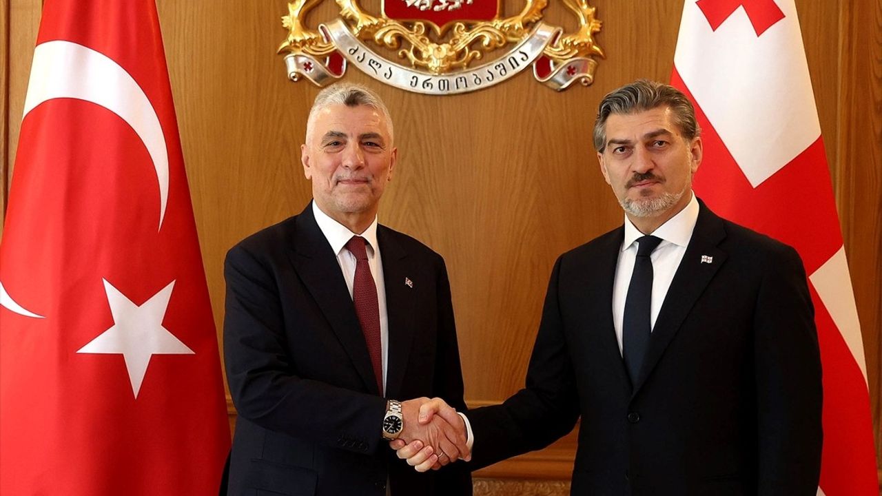 Ticaret Bakanı Ömer Bolat, Tiflis'te Gürcistan Cumhurbaşkanı ve Başbakanı ile Görüştü