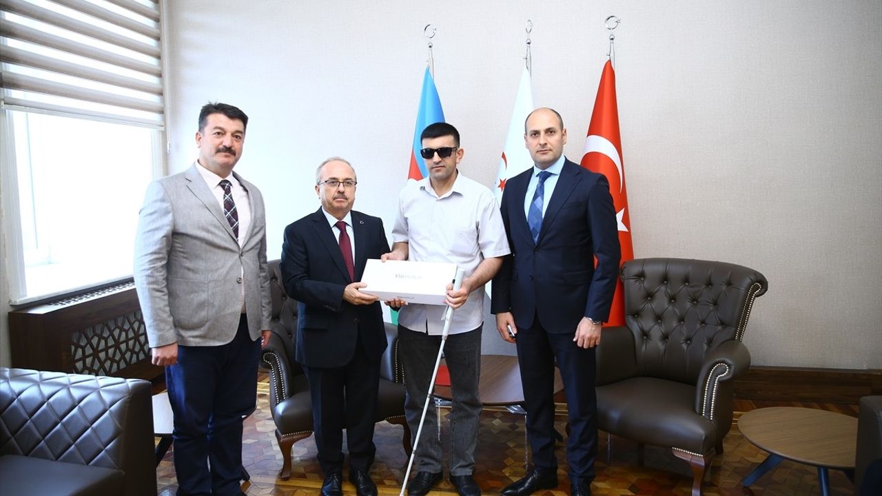 TİKA, Azerbaycan'daki Görme Engelli Gazilere Akıllı Baston Desteği Sağladı